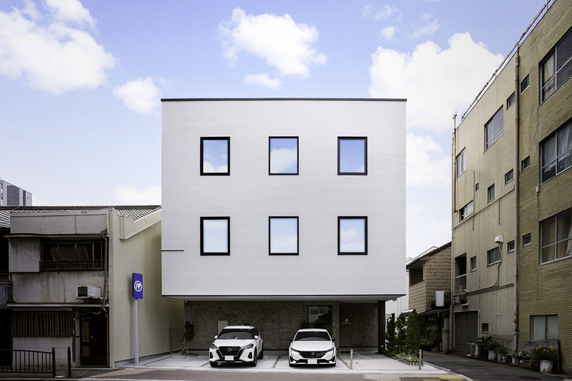 建築外観 After（電柱電線消去・青空差し替え）