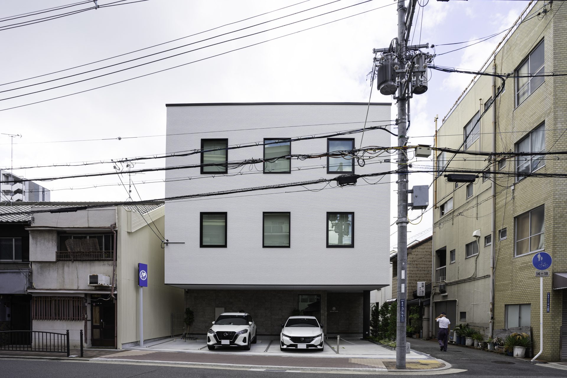 建築外観 Before（電柱電線あり）